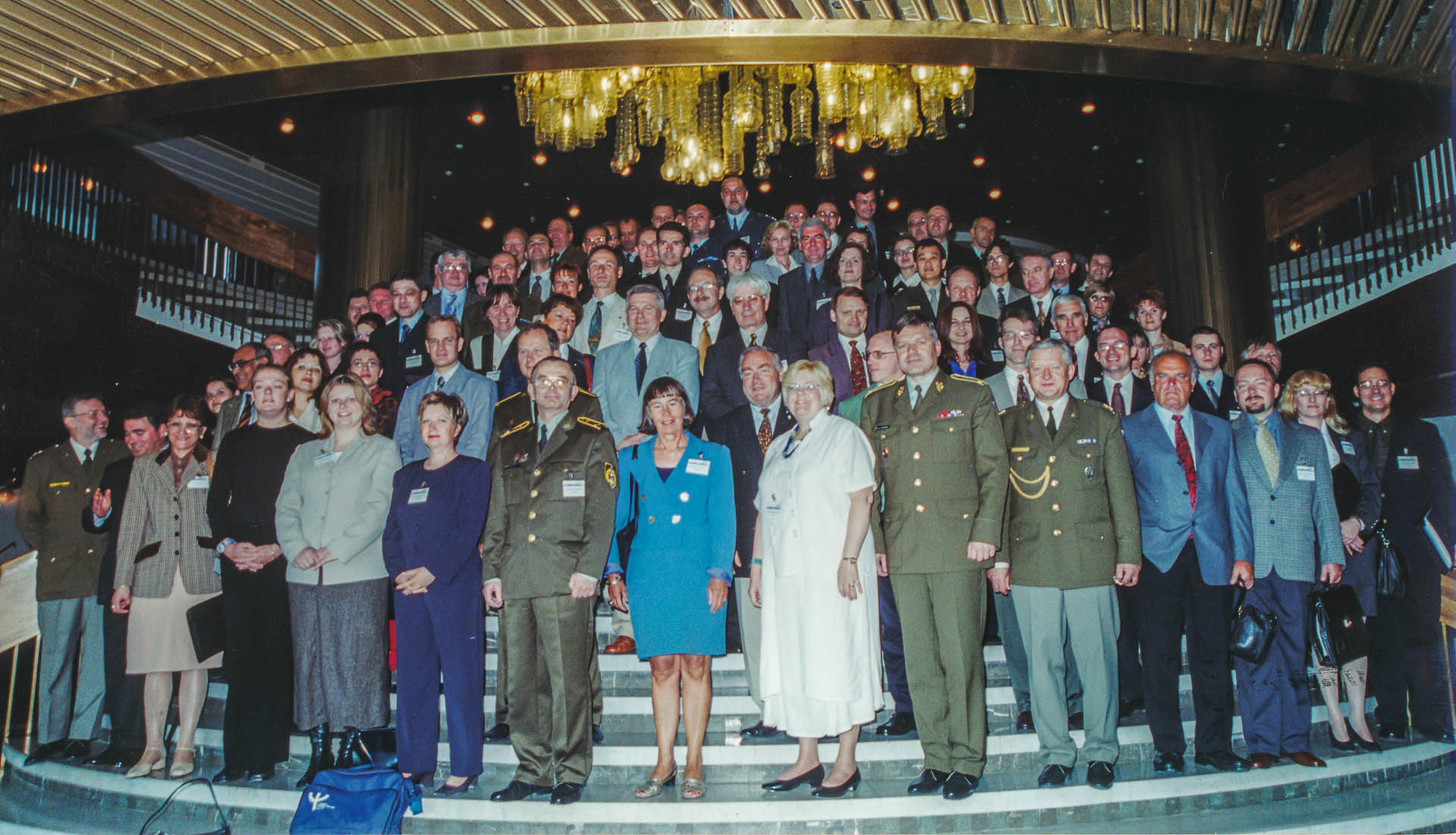 Group photo of IAMPS 2001